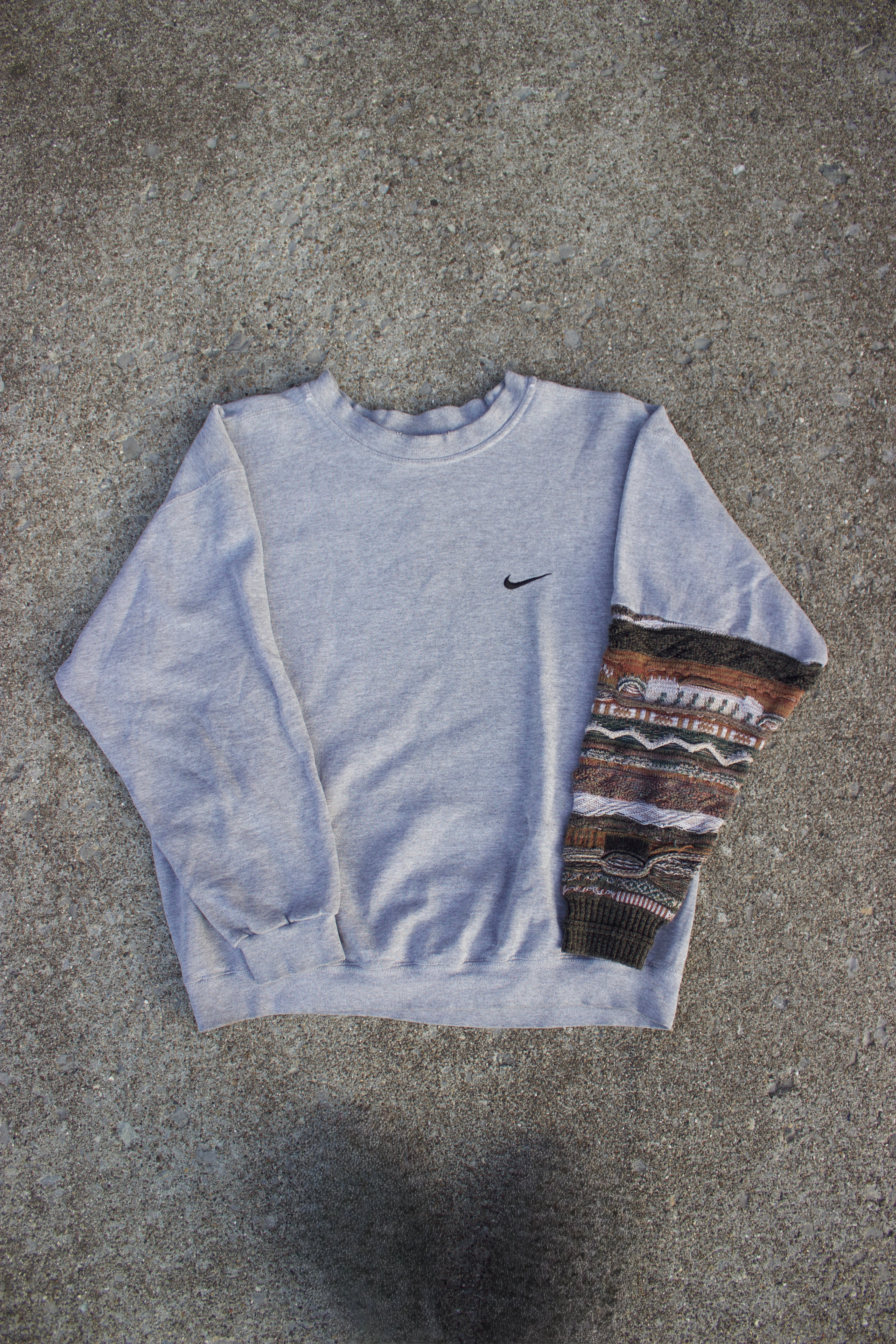 REWORKED NIKE CREWNECK (L)